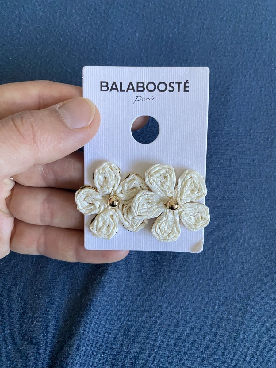 Orecchini pendenti & Orecchini a lobo: Boucles d'oreilles fleurs écru jamais portées – Nuovo e nell'imballaggio originale da Villars-sur-Glâne venduto da mel_6q5w