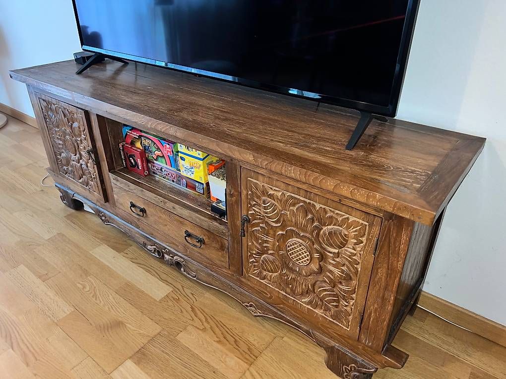 TV Möbel: Sideboard aus Holz (Bali) – Gebraucht aus Zürich von Miiau101 3