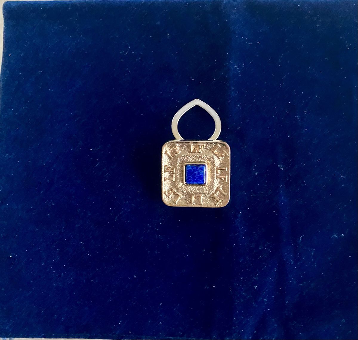 Broches & Aiguilles: Brosche / Clip Original "Louis Féraud"  Vintage – D'occasion à Dübendorf par Azzurro17 2