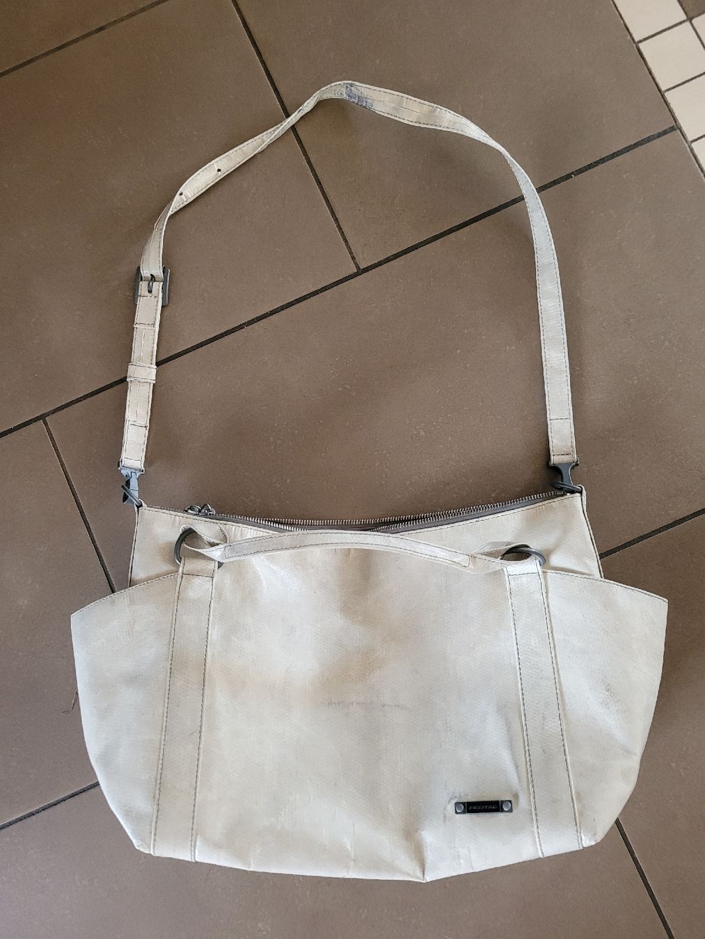 Freitag Borse da donna: Freitag Tasche weiss Top Zustand – Usato da St. Ursen venduto da pijtra