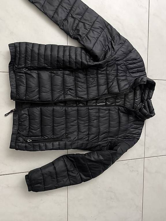 Giacche: Bershka Jacke Schwarz Grösse M – Usato da Oftringen venduto da Kad.Ha 1