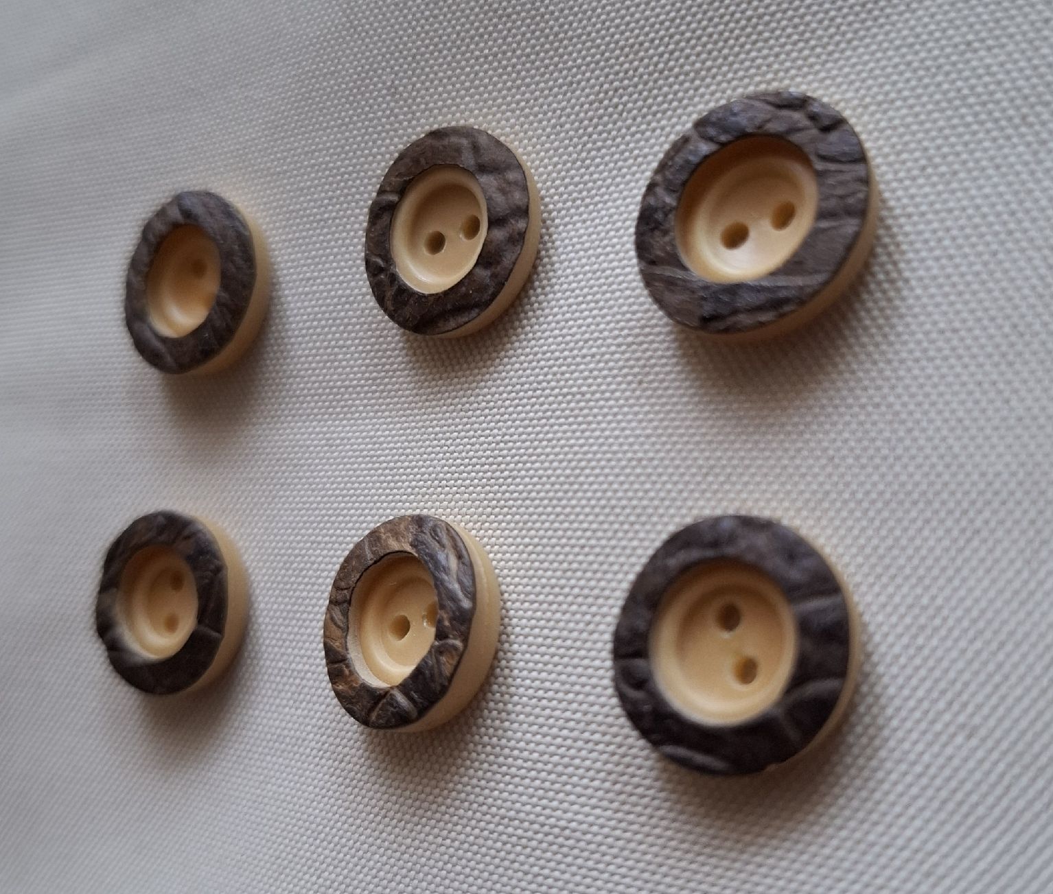 Knöpfe: 6 Stück Knöpfe, 14 mm. – Gebraucht aus Dietikon von Hirschkopf 1