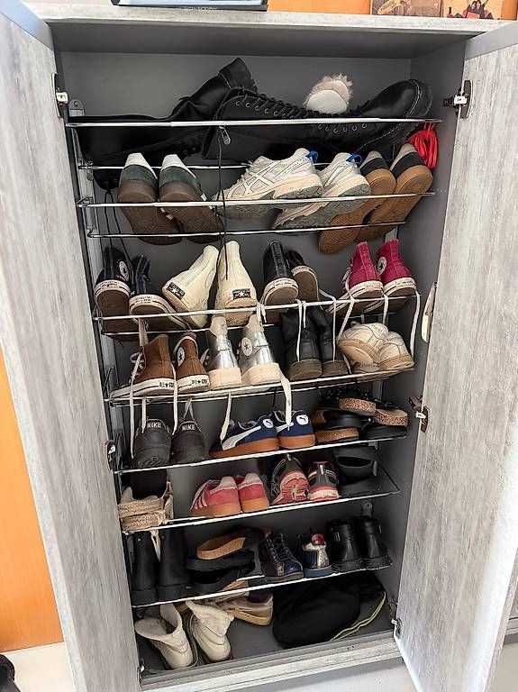 Armadi: Schuhschrank Einzelanvertigung vom Schreiner – Usato da Ebikon venduto da Bubich 1