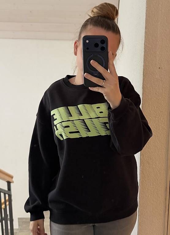 Maglioni & Felpe: H&M BILLIE EILISH SWEATSHIRT – Usato da Affeltrangen venduto da janaleiin