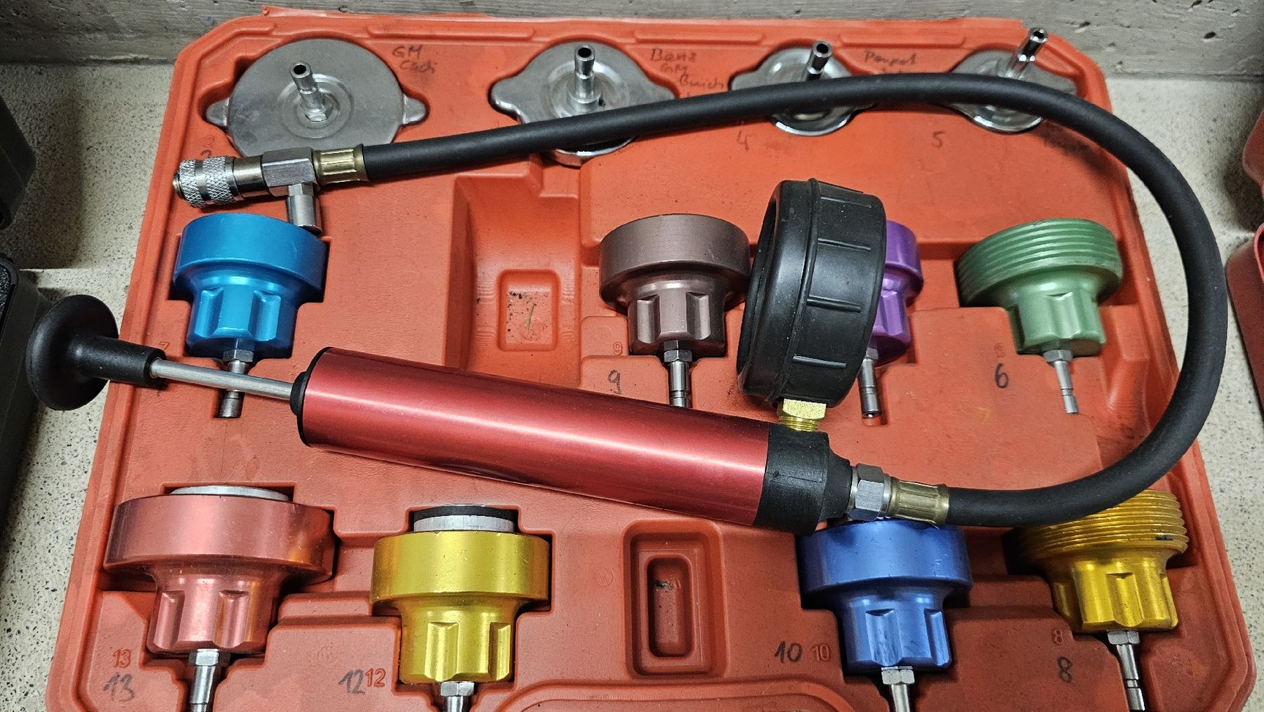Tous les outils: Kühlsystem Abdrückgerät – D'occasion à Obergösgen par r_maurer 1