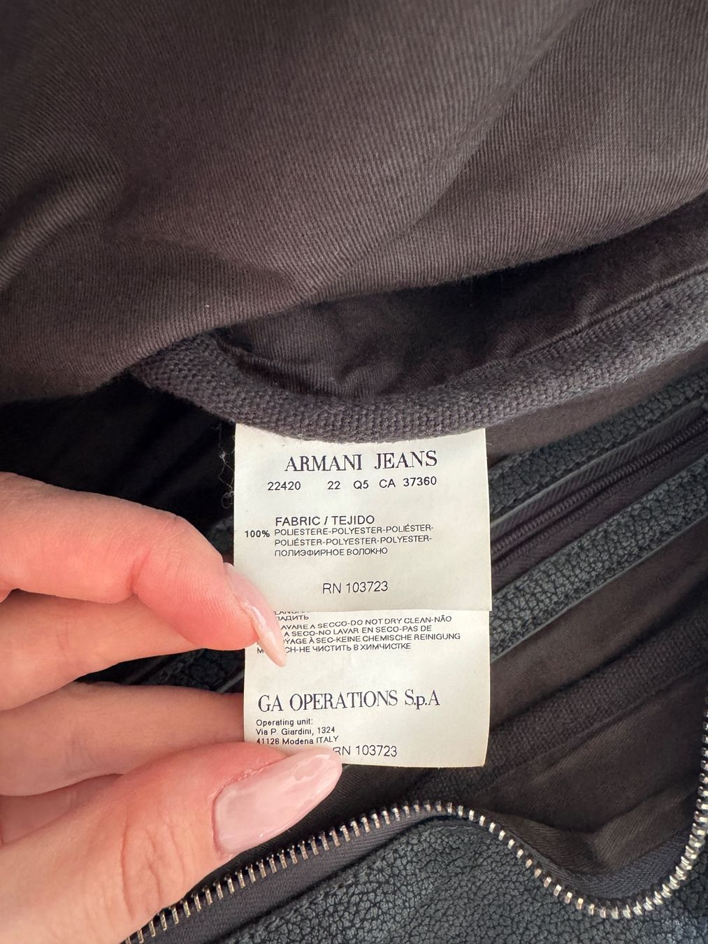 Armani Borse da donna: Armani Jeans Handtasche grau Kunstleder – Usato da Teufen AR venduto da chi_h55m 2