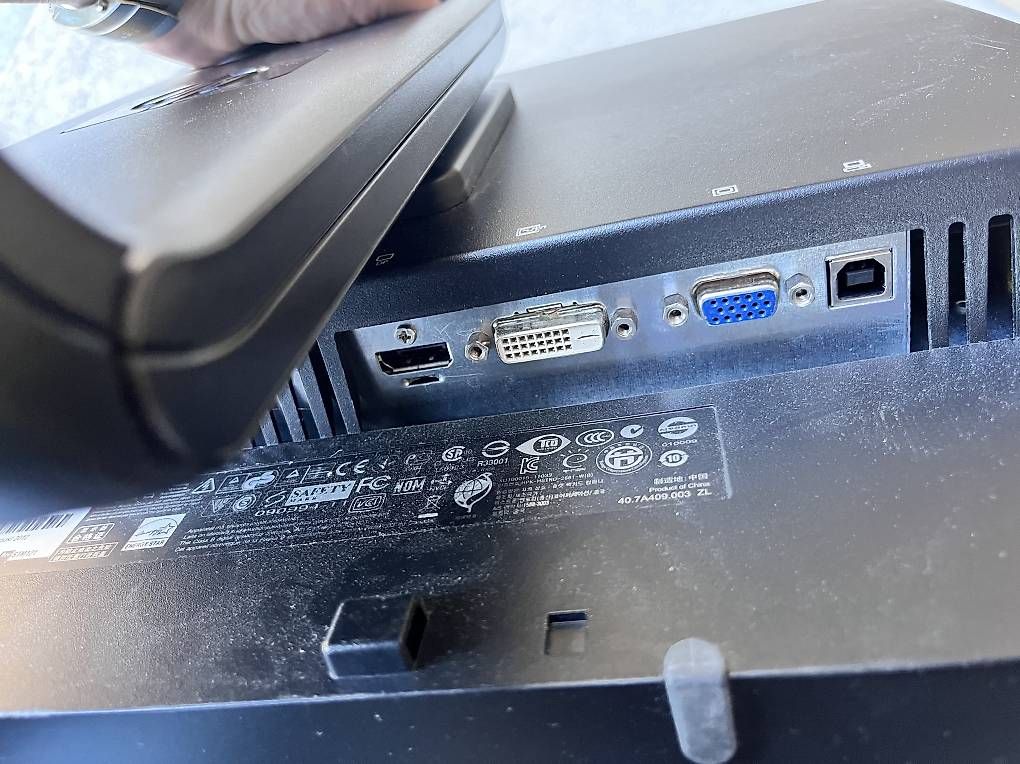 Ecrans: 2 HP monitore. – D'occasion à Zollikofen par mj123 3