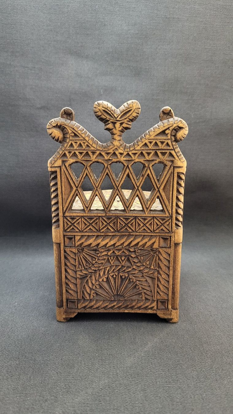 Figurines: Holzschnitzerei Salz-Behälter – D'occasion à Basel par spinne02 4