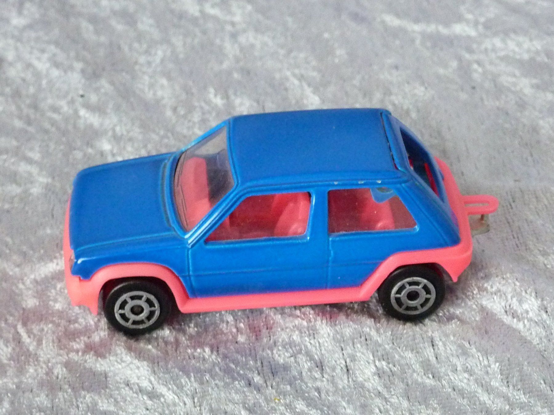 Renault Modellini d'auto: Renault 5 GT  1:64 – Usato da Dürrenäsch venduto da modellautos4you 1