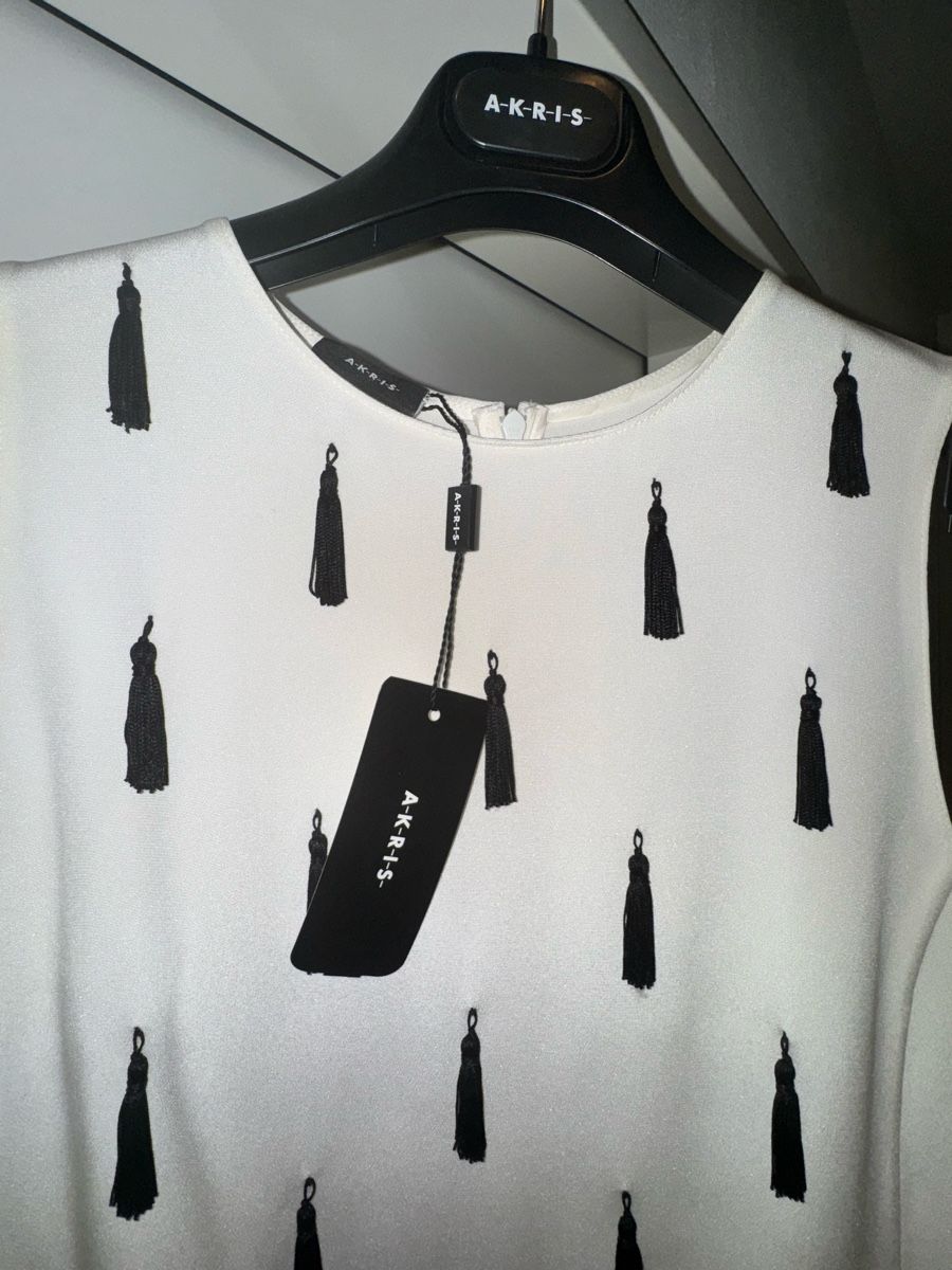 Akris Top: AKRIS Seidenbluse mit Quasten NEU – Nuovo e nell'imballaggio originale da Galgenen venduto da syl_7y9c 1