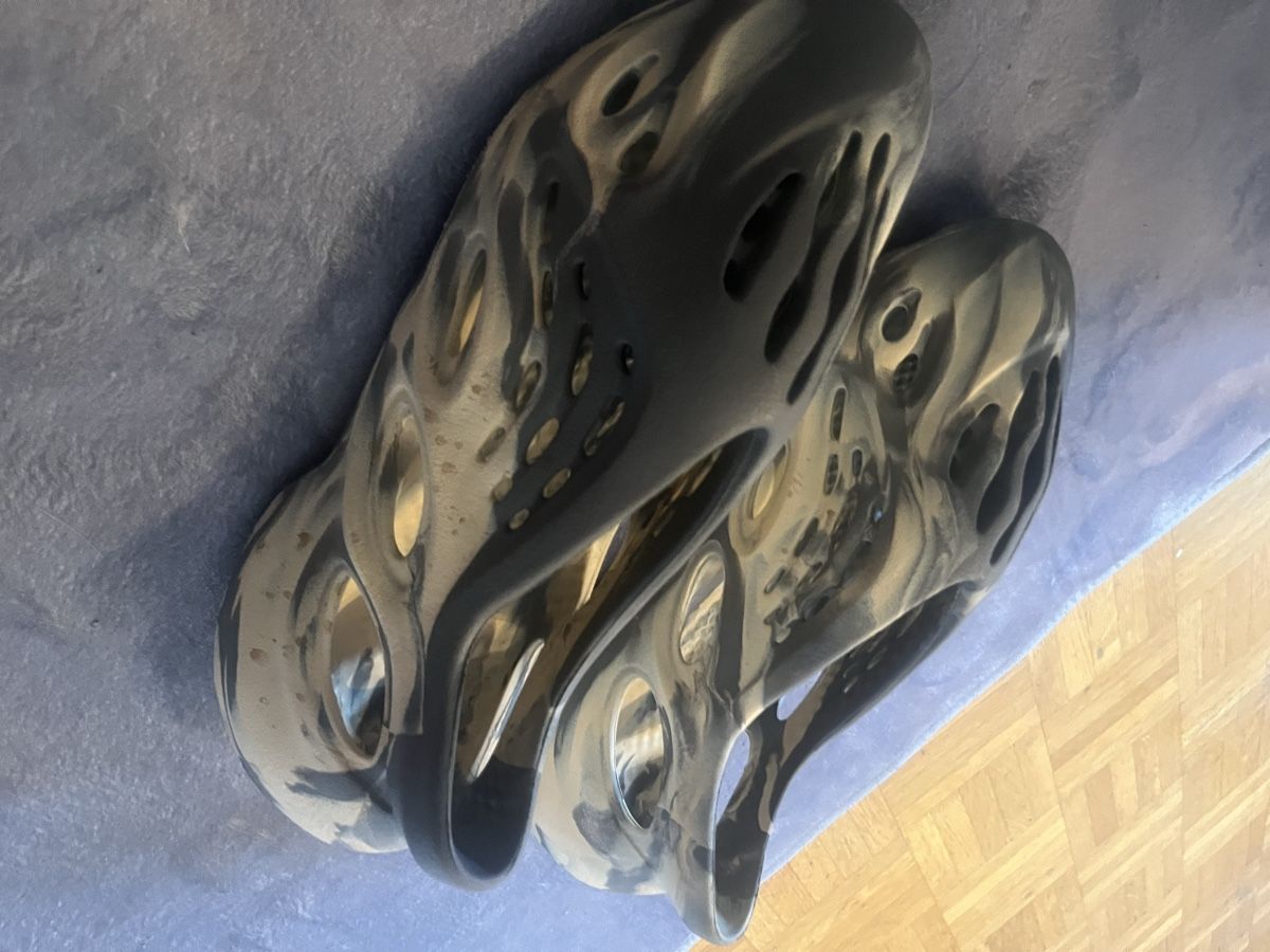 Adidas Scarpe da uomo: Adidas Yeezy Foam Runner  10 US – Nuovo (secondo la descrizione) da Sierre venduto da Rouvinez-vich 1