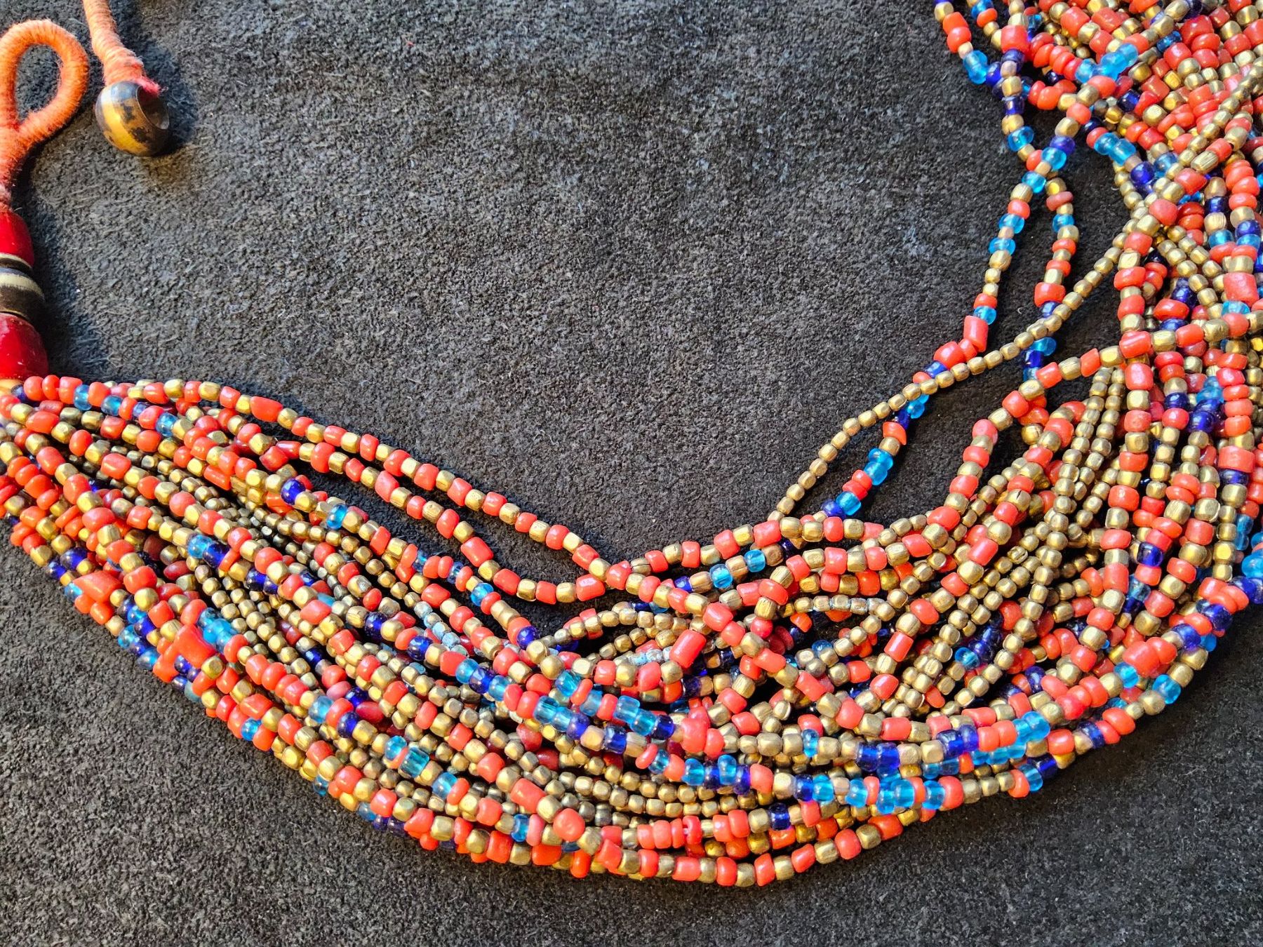 Catenine: Vintage 27strängiges BOHO Perlchen Collier – Usato da Zürich venduto da SciTec 6