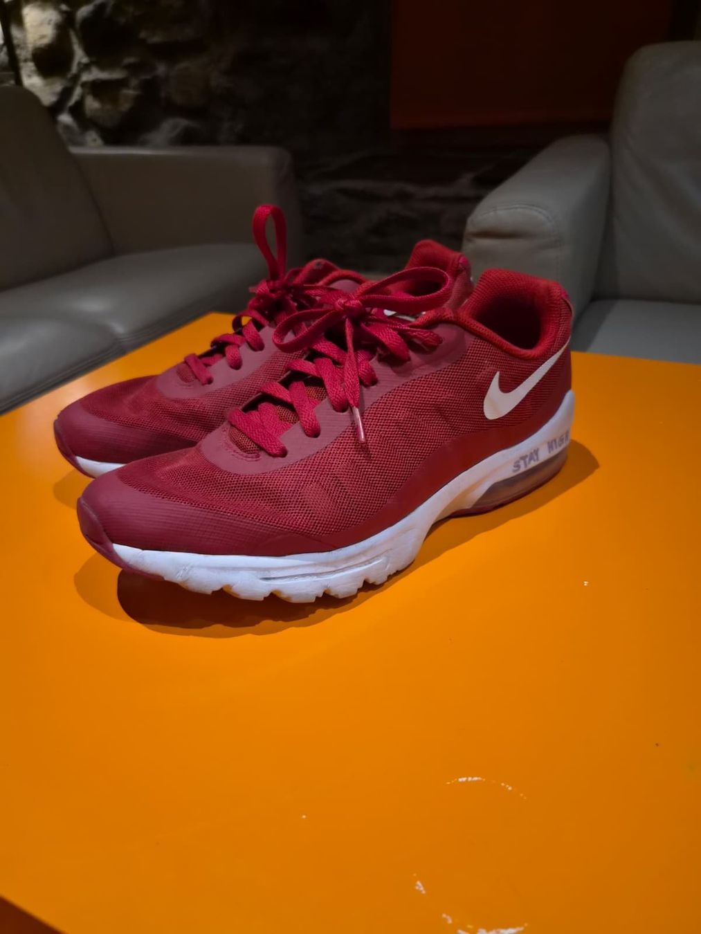 Nike Scarpe da uomo: Nike Air Max Invigor Sneaker Rot Gr. 43 – Usato da Flums venduto da san_7xsf