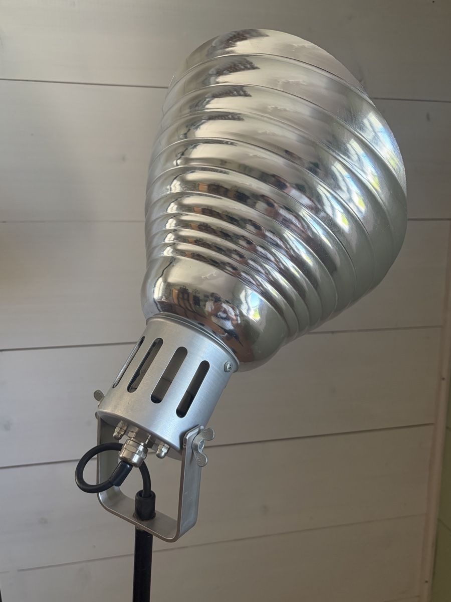 Lampade: Stehlampe im Theaterstil, Eigenbau, dimmbar – Usato da St. Gallen venduto da macauktion 2