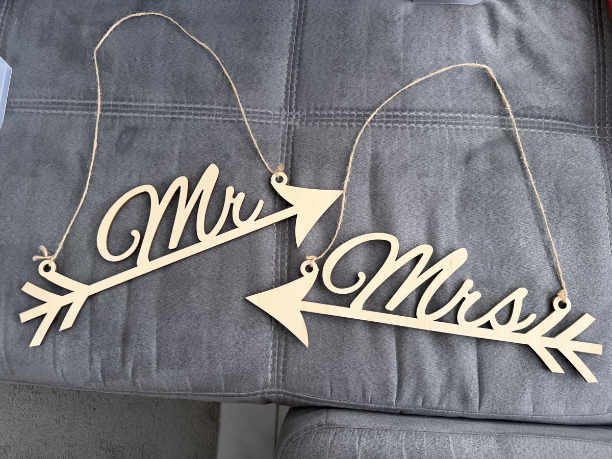 Tutte le decorazioni: Mr & Mrs Aufhänger – Nuovo (secondo la descrizione) da Schübelbach venduto da Sambodscha