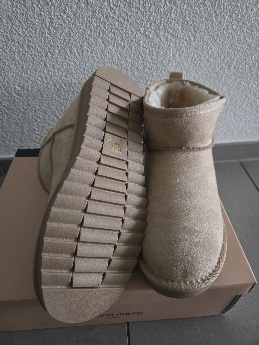 Damenschuhe: Neue und ungetragene Boots, Gr. 39 – Neu und originalverpackt aus Buchs ZH von Solletico 2