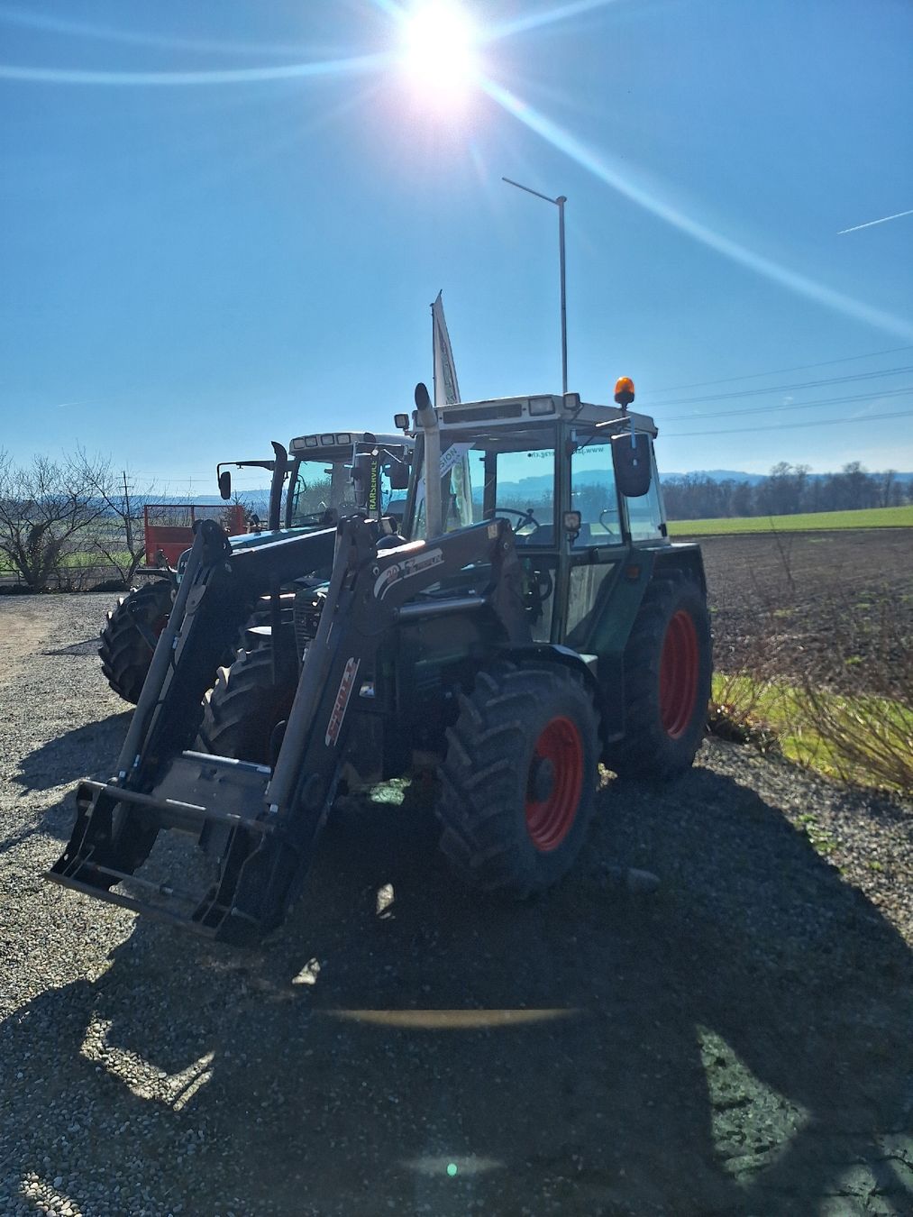 Fendt Trattori: Traktor Fendt 304 LSA mit Frontlader – Usato da Thundorf venduto da MFrick01 1
