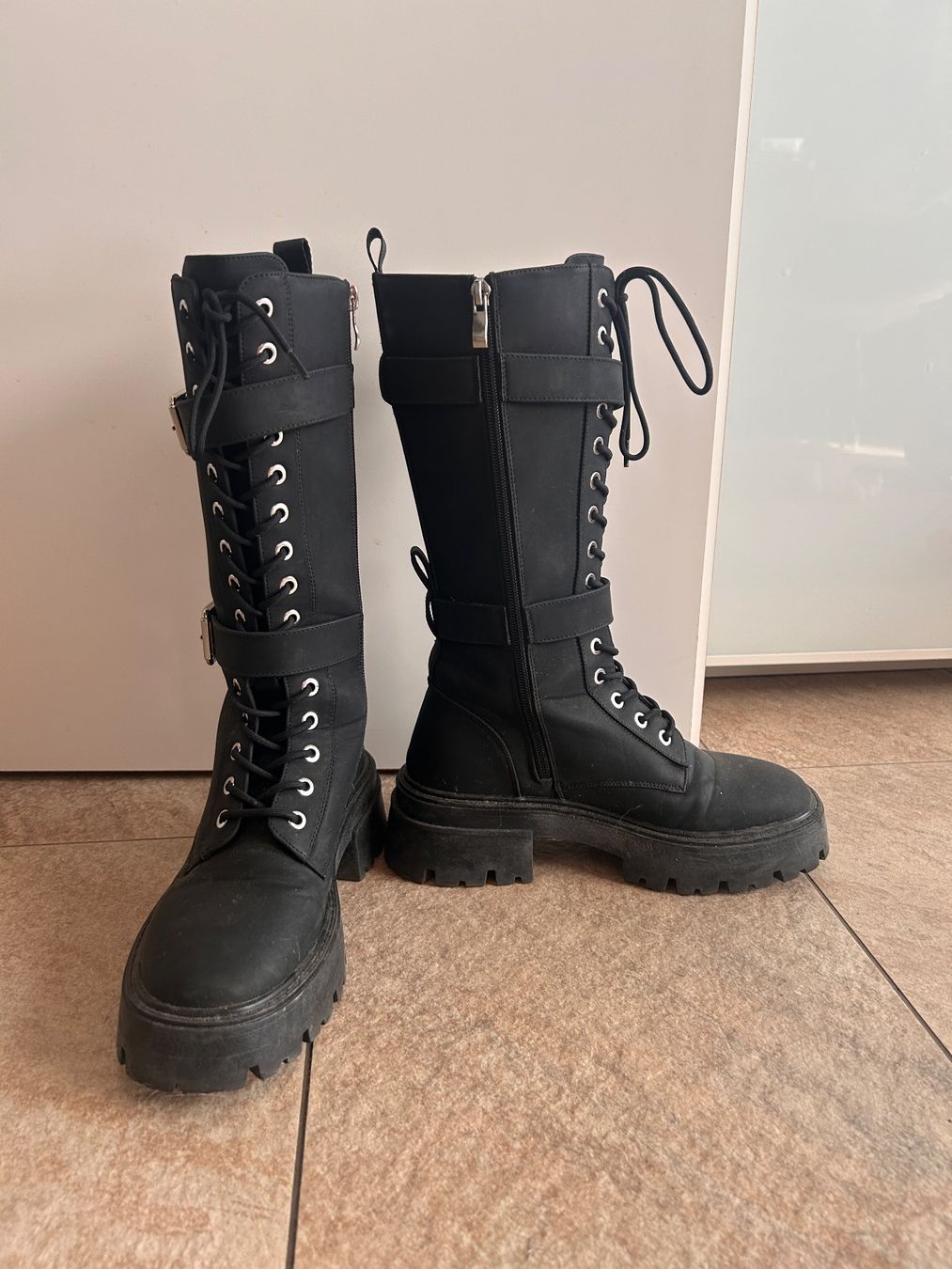 Damenschuhe: Schwarze Boots – Gebraucht aus Bönigen von zis_bnd7