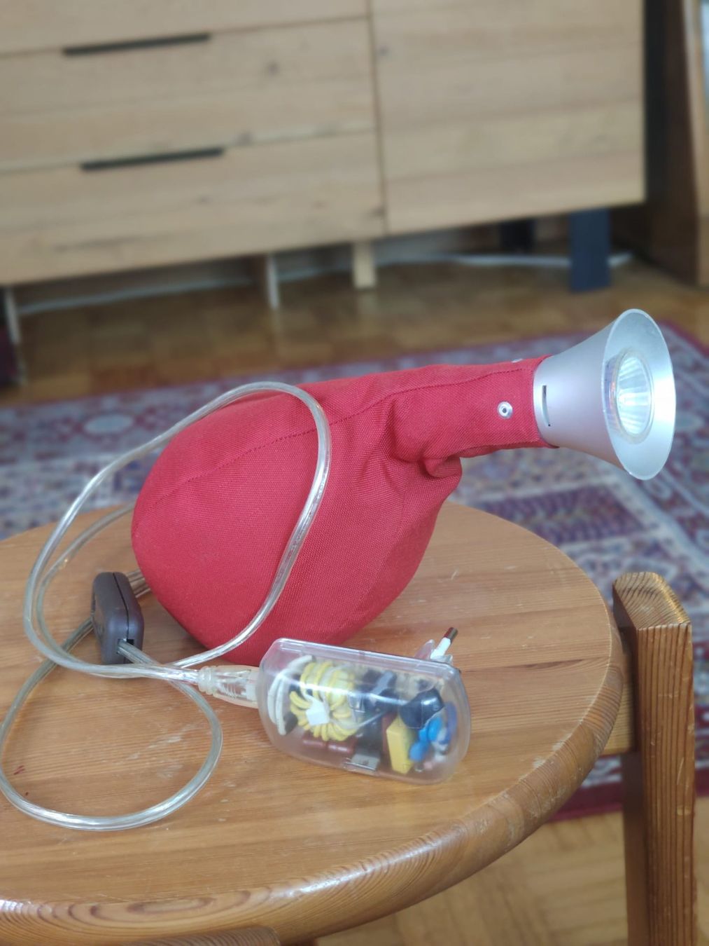 Lampade: Lichtsack – Design Christofer Born, Farbe Rot – Usato da Zürich venduto da ber_r6hd