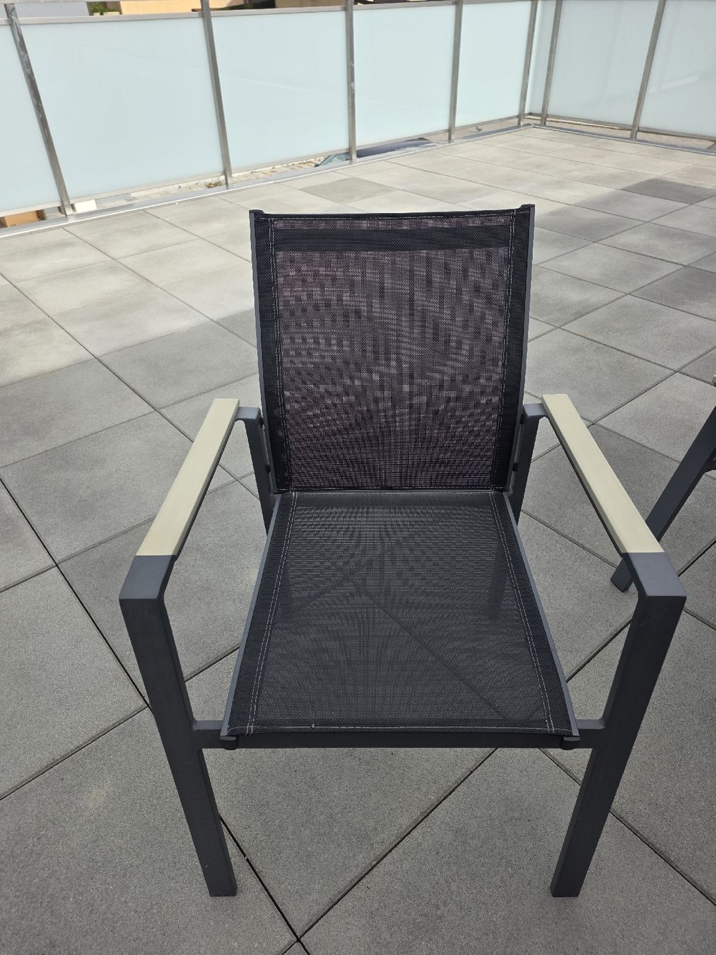 Set di tavolo e panche: Table de jardin et 4 chaises – Usato da Vétroz venduto da tgu_2rjn 1