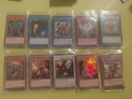 Vendo lotto 200 carte yu-gi-oh lingua mista
