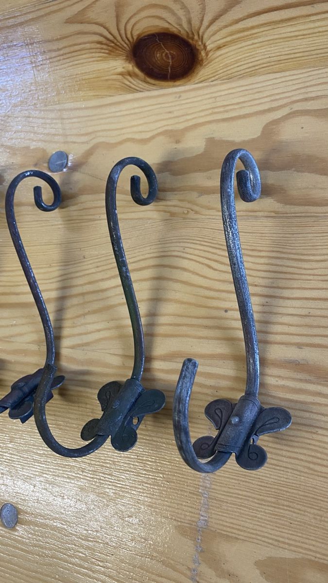 Ferramenta: 9 antike Kleiderhaken Haken – Usato da Feuerthalen venduto da 181222 2
