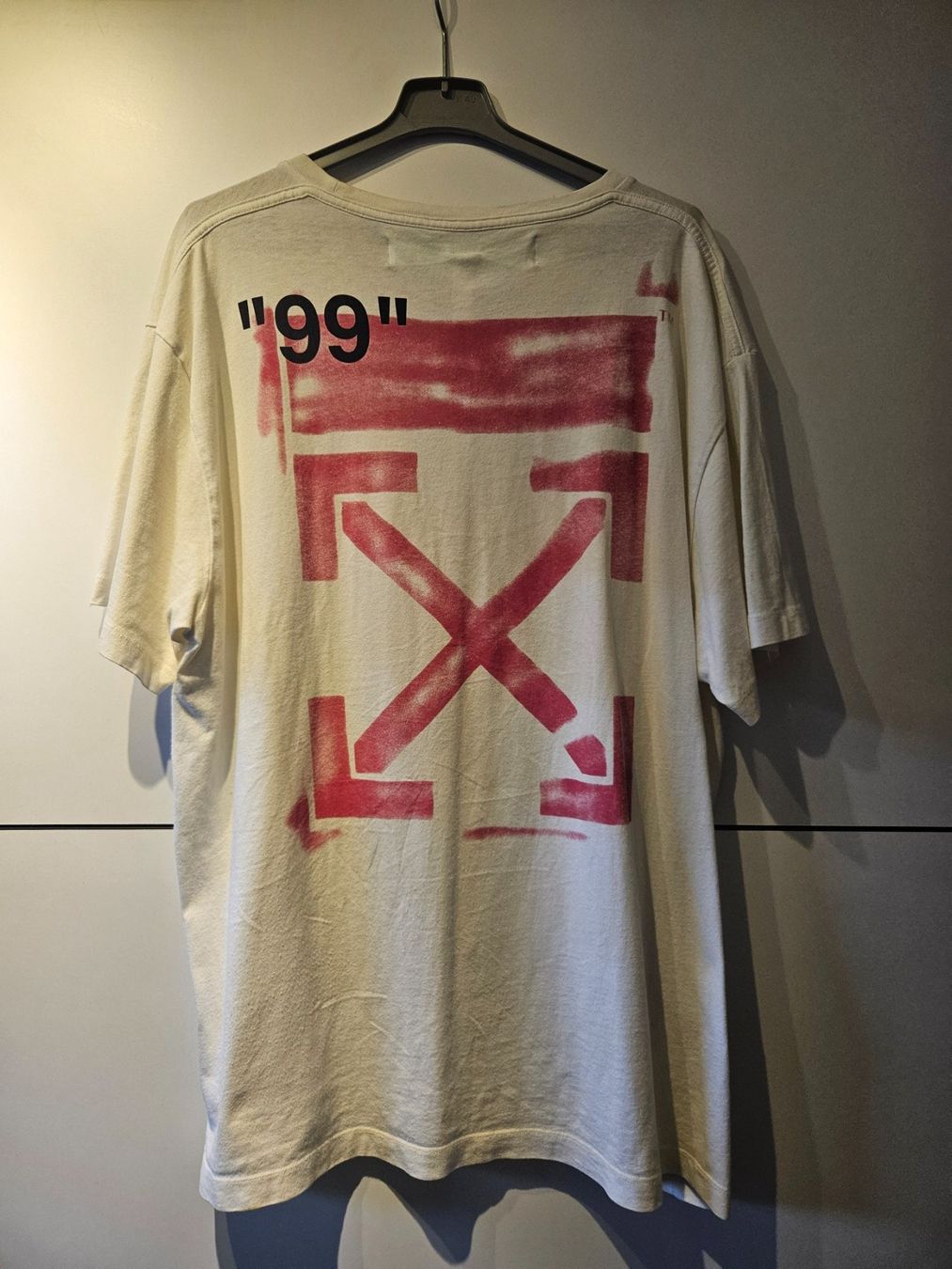 Off-White T-Shirts: Off White shirt – Gebraucht aus Thun von D.m.x