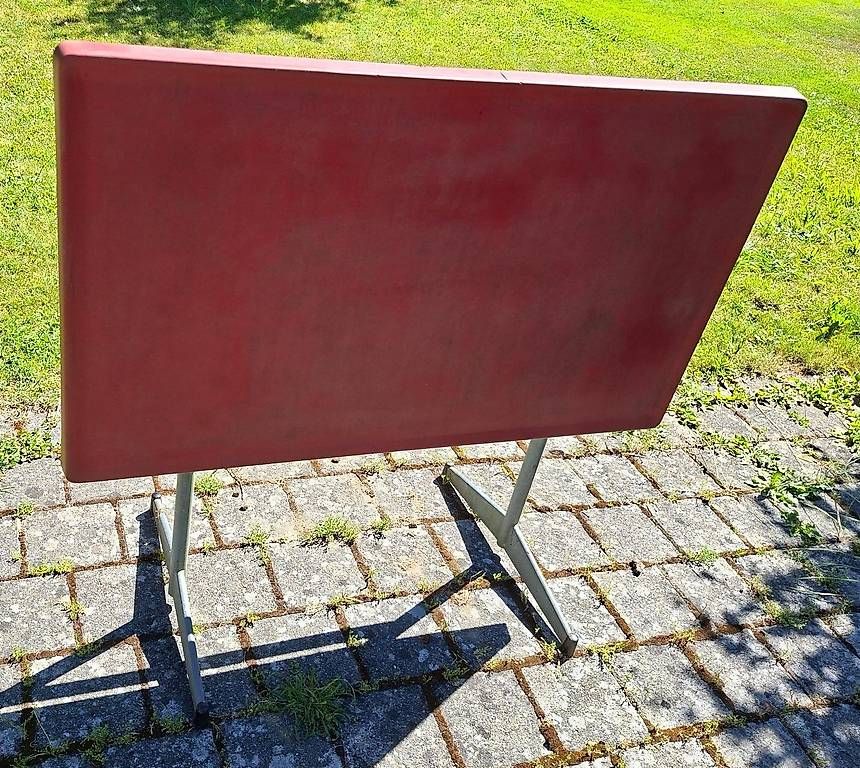 Tavoli: klappbarer Gartentisch 70x120cm, rot,  – Usato da Bäriswil BE venduto da Eddy77 2