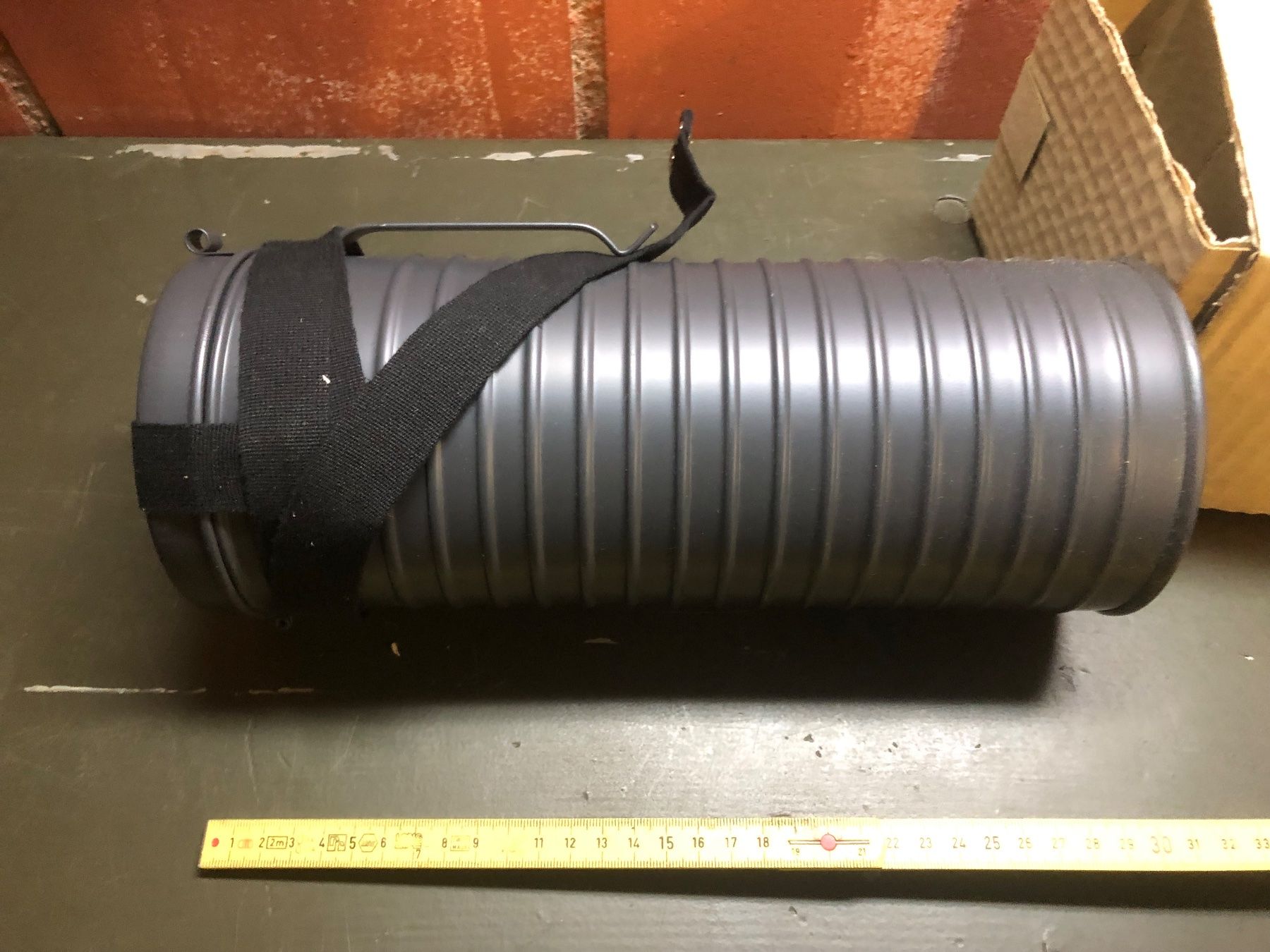 Contenitori & Simili: Schweizer Armee Gasmaskenbehälter  Dose Behälter Tasche Box – Nuovo (secondo la descrizione) da Madiswil venduto da TEMISO 2