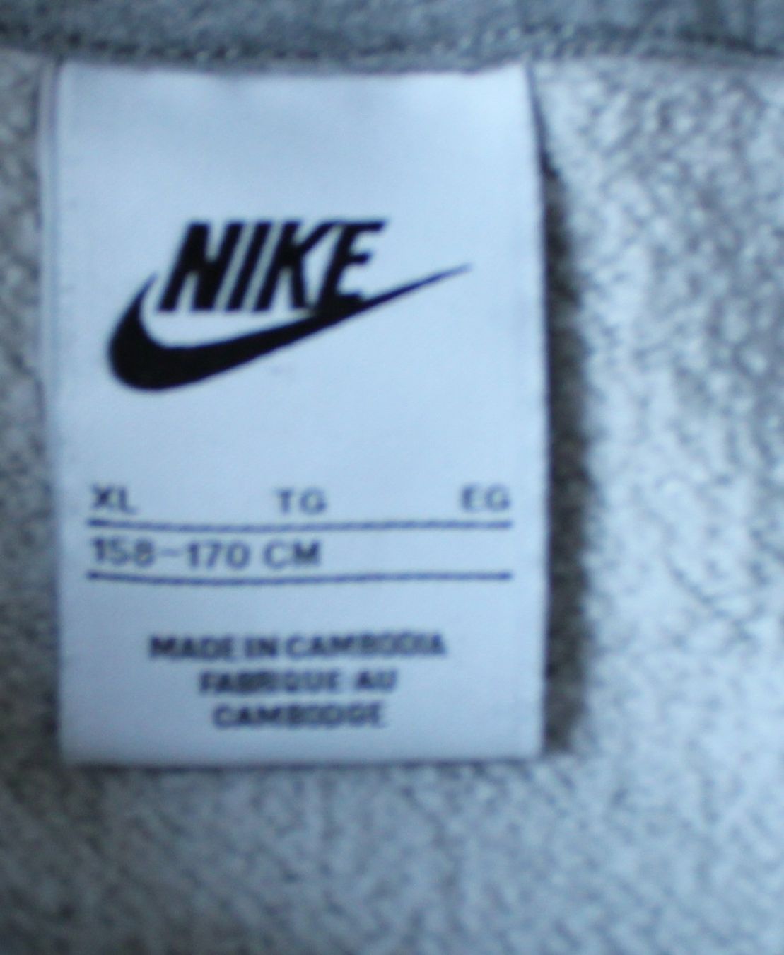 Nike Maglioni & Felpe: Sweat à capuche Nike gris t. 158-170 – Usato da Peseux venduto da Gilloss 4