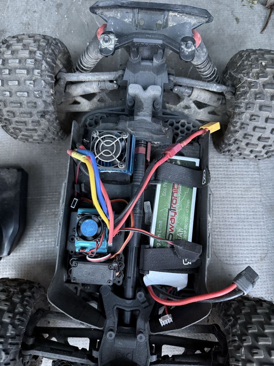 Arrma RC Modellbau: Arrma granit – Gebraucht aus Büttikon AG von raf_z8x6 2