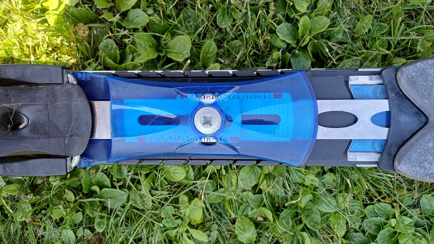 Skis: Alter 1.80m Atomic Ski mit Bindung zu verkaufen – D'occasion à Schwanden GL par PDP87