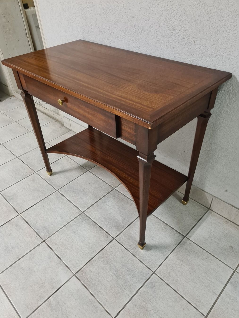 Schreibtische: Bureau petit – Gebraucht aus Monthey von 187-zeroo 3