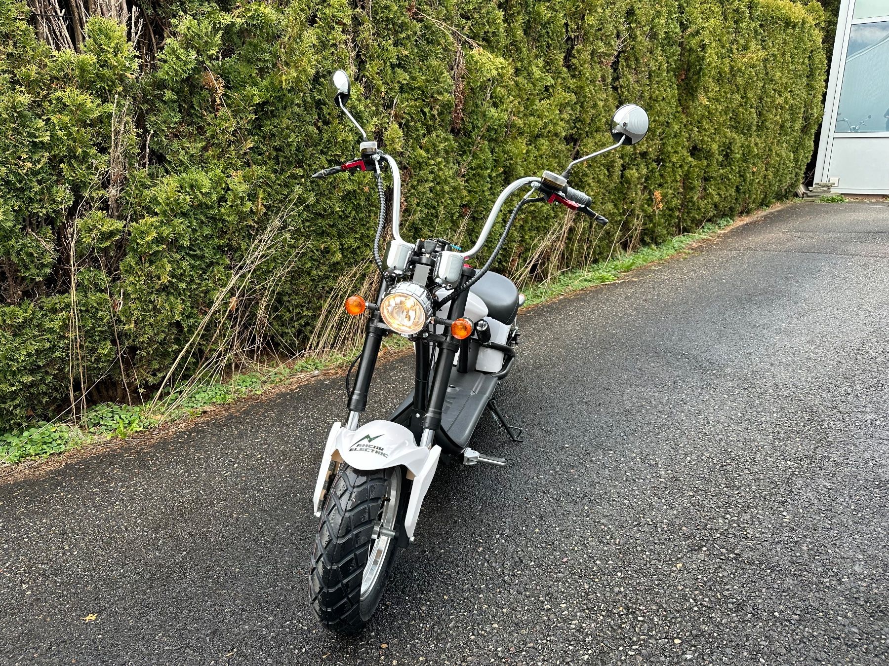 Next Electric Motors Scooter: Scooter Eléctrique Chopper White – Usato da Courrendlin venduto da audittfl 1