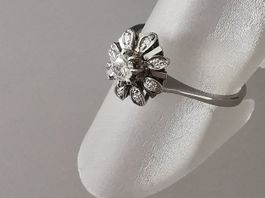 18Kt. WG Damenring "Vintage" mit echten Brillanten