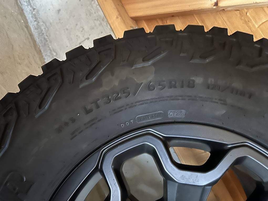 Pneumatici & Ruote complete: Dodge RAM TRX Komplettrad NEU – Usato da Escholzmatt venduto da schweizer007 1
