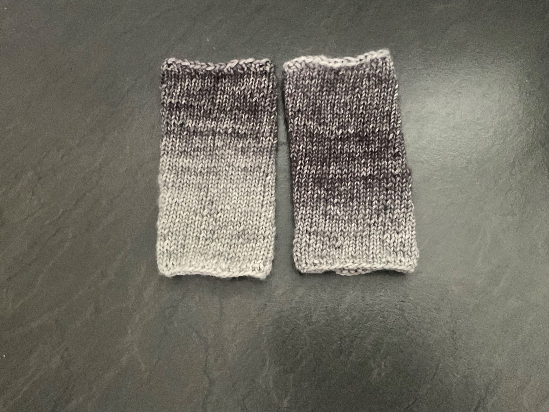 Guanti & manicotti: Handgestrickte Pulswärmer Amedisli Grautöne – Usato da Wetzikon ZH venduto da FeeF
