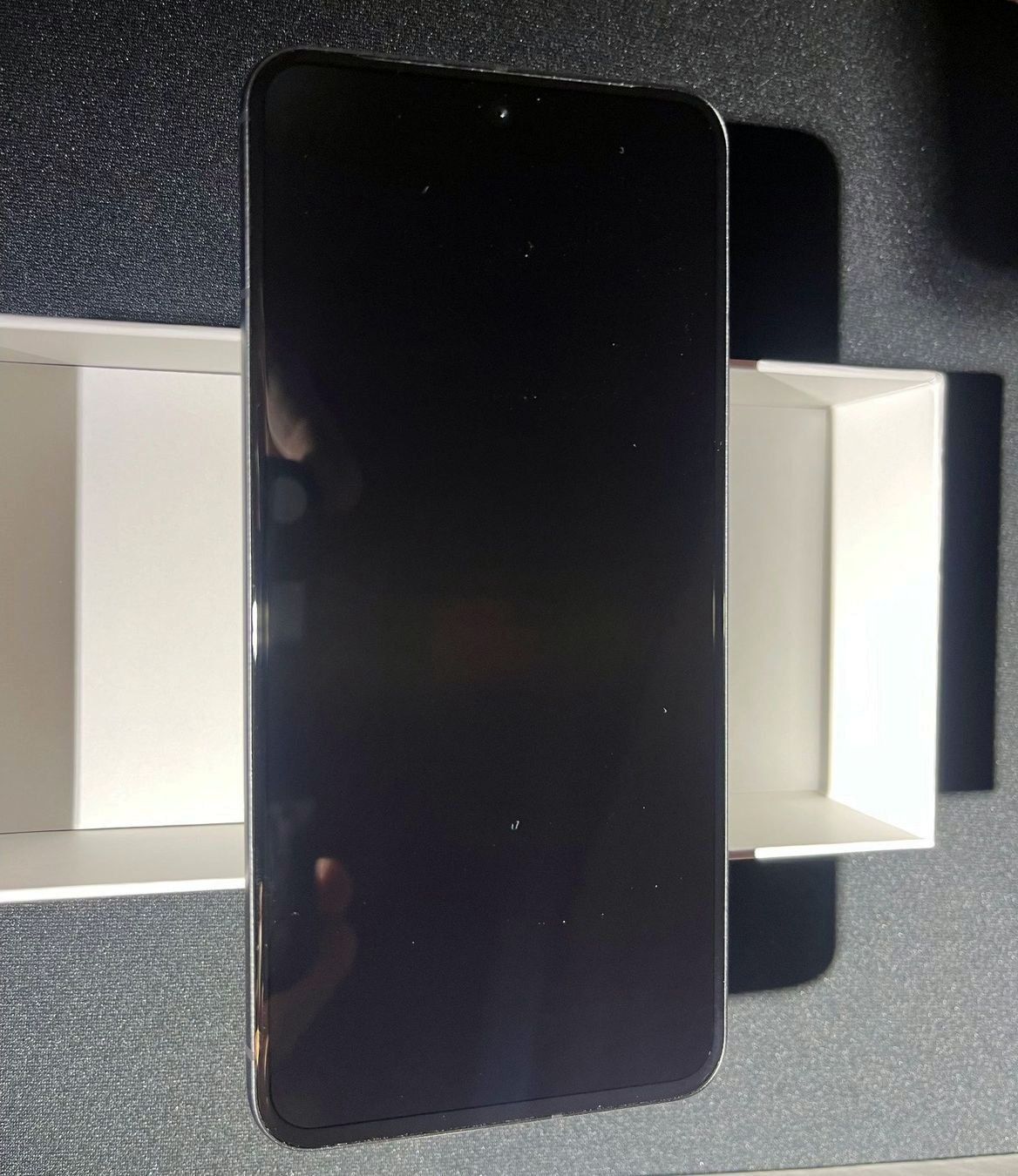 Google Handys / Smartphones: Google Pixel 8, Obsidian, 128 GB mit Google Case – Gebraucht aus Solothurn von Theleftfoot