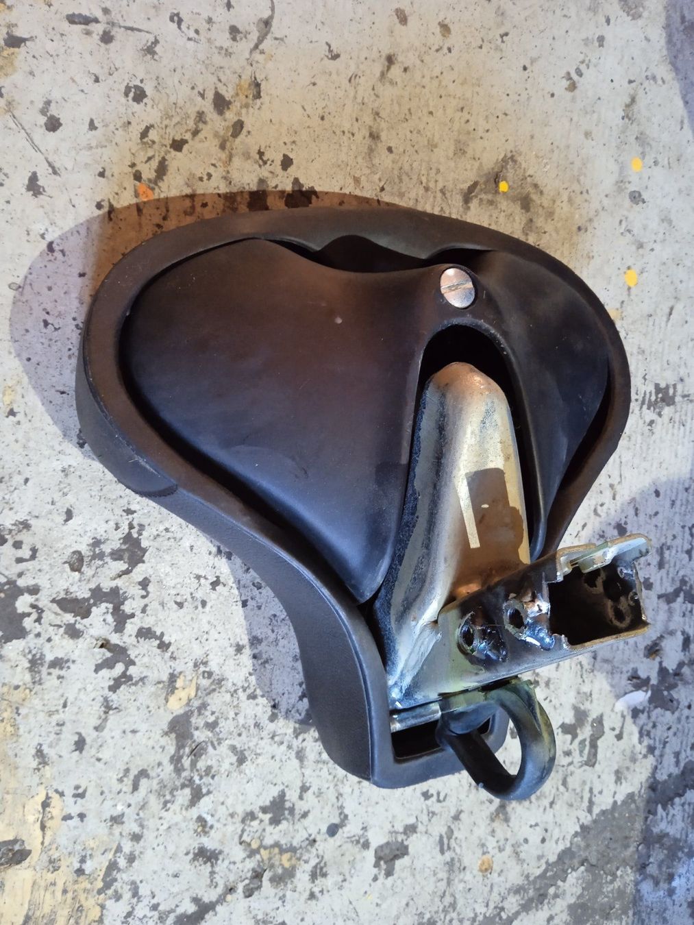 Sattel & Sattelzubehör: Piaggio Ciao Sattel wie neu.4 Eckig – Gebraucht aus Fulenbach von Elektronik 2