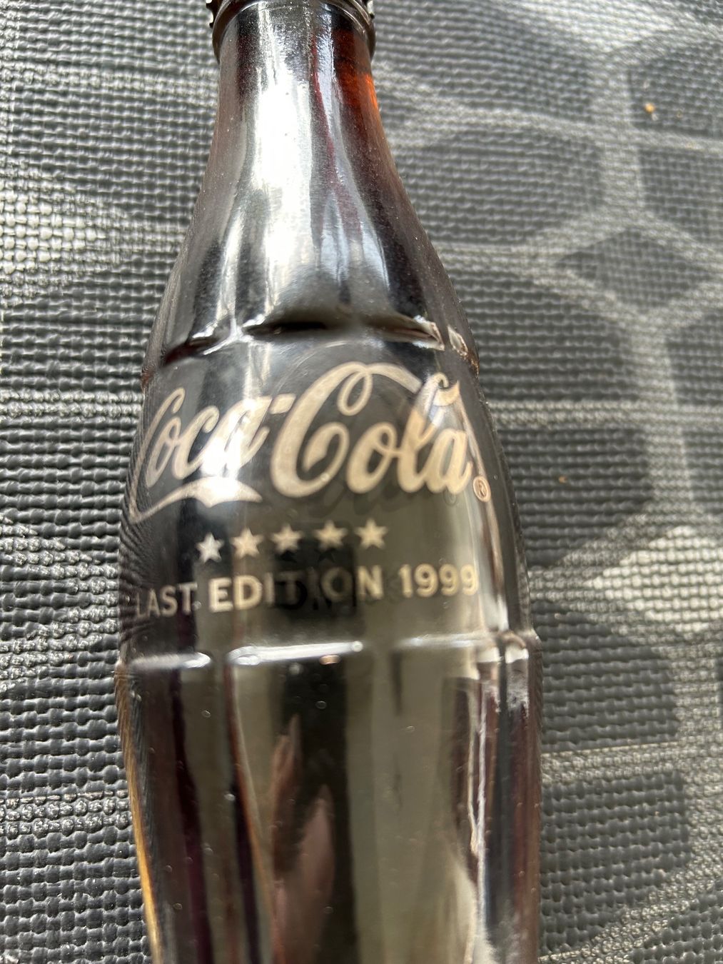 Coca-Cola Bottiglie: Original Coca Cola Glasflaschen 2Stck. – Nuovo (secondo la descrizione) da Reinach AG venduto da cor_tpl8 2