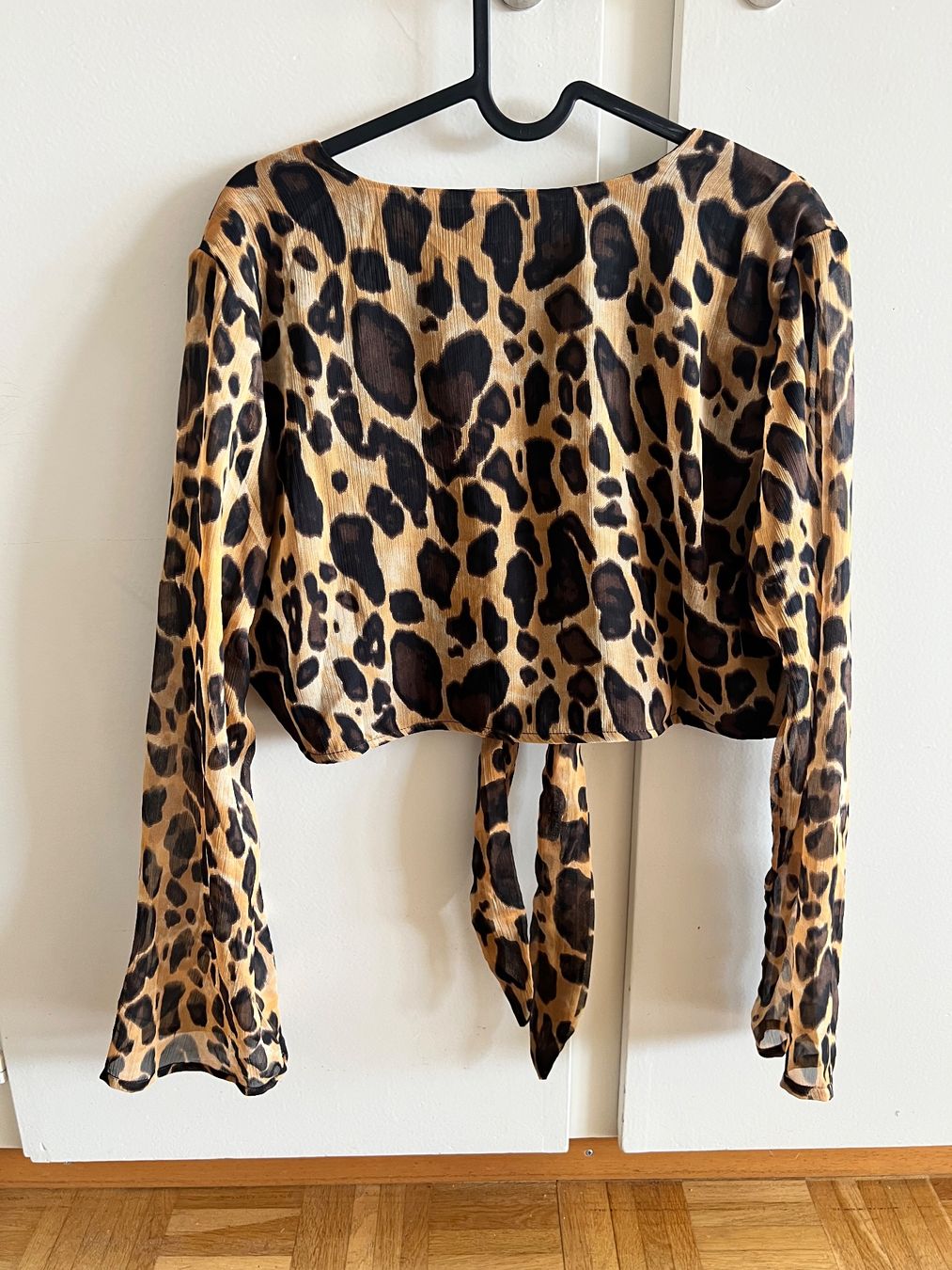 Stradivarius Blusen: Only tie front Crop Top / Bluse / Grösse L / XL – Neu (gemäss Beschreibung) aus Effretikon von YaMn 2