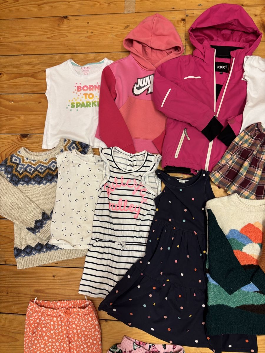 Lotti & Set di vestiti: Kleiderpaket Mädels, Grösse 122 – Usato da Büren an der Aare venduto da Nikito2001 1
