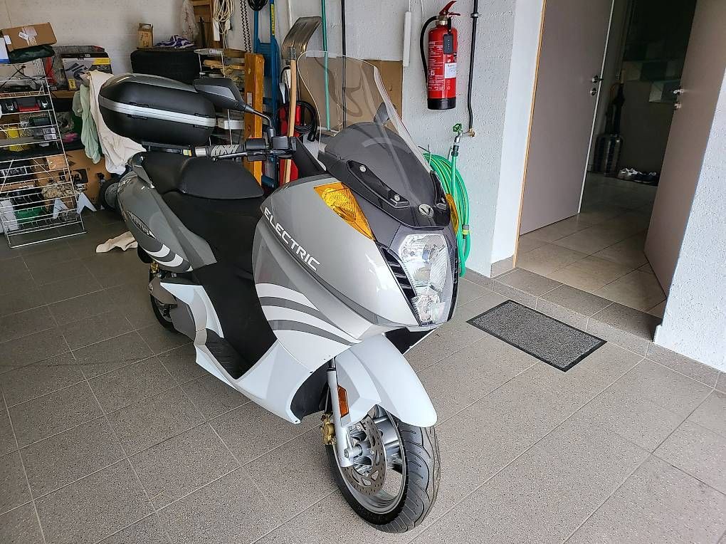 Scooter: Vends Vectrix avec top case jamais roulé. 27 Kms. – Usato da Leytron venduto da sfcars