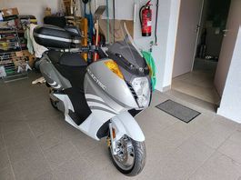 Vends Vectrix avec top case jamais roulé. 27 Kms.