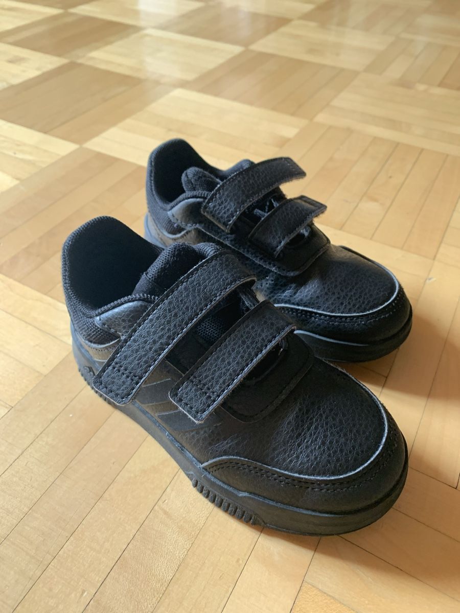 Adidas Scarpe da uomo: Black Adidas Sneakers, 26.5size, Velcro Closure. – Usato da La Croix de Rozon venduto da chr_f5wy