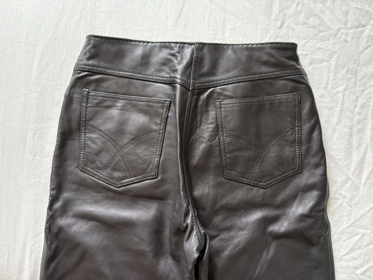 C&A Pantaloni: Damen Leder Hose schwarz – Usato da Oensingen venduto da Chicotus 3