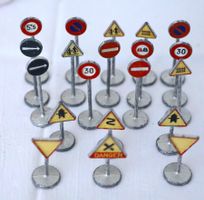 VINTAGE RAR 20STÜCK VERKEHRSTAFELN DER 60“ DINKY TOYS