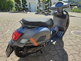 Vespa GTS 300 HPE 2025 Grigio Opaco 2007 km come nuova