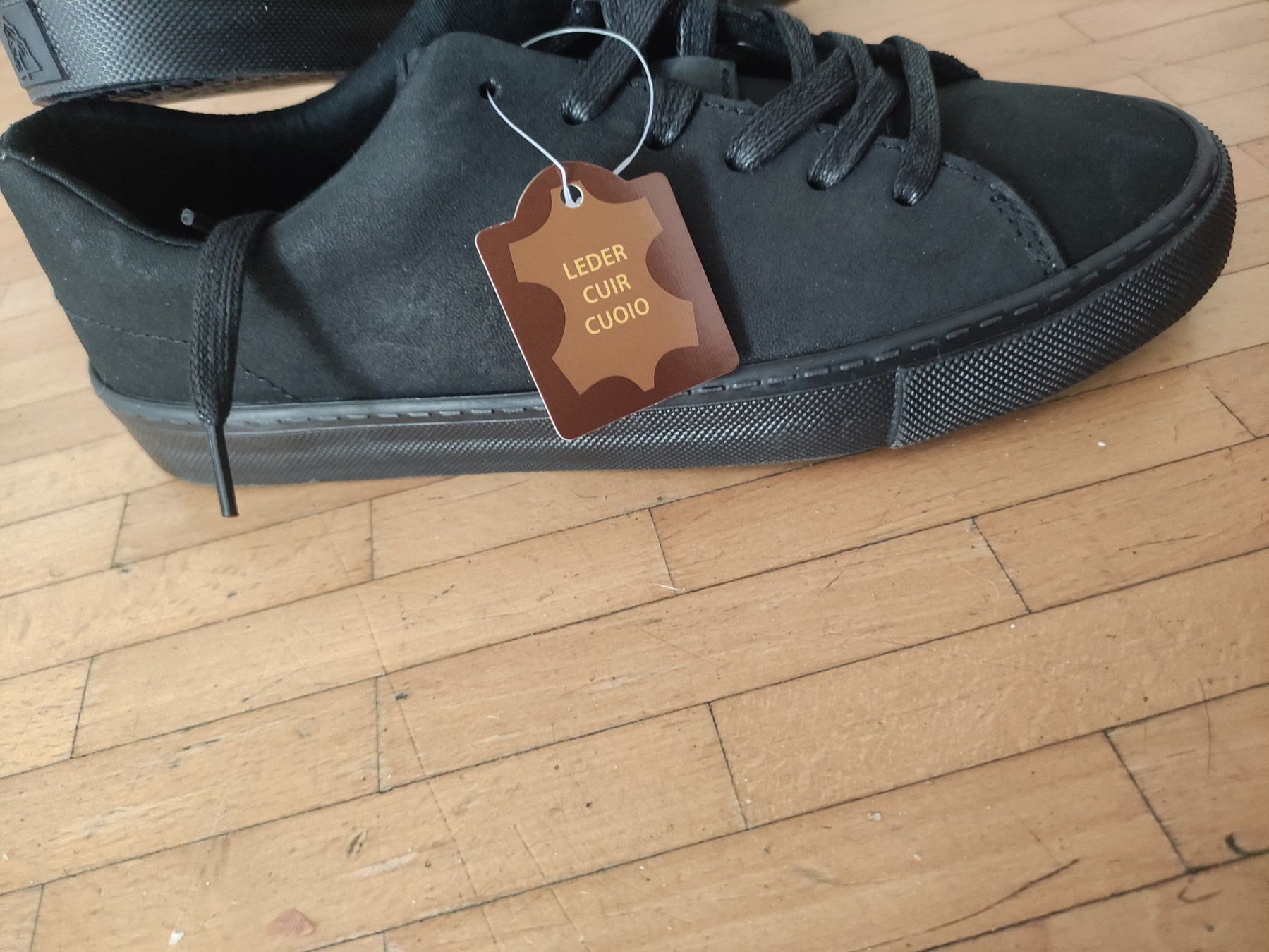 Scarpe da uomo: Neu Sneakers gr 38 echtes leder – Nuovo e nell'imballaggio originale da Dagmersellen venduto da L.Ga. 1