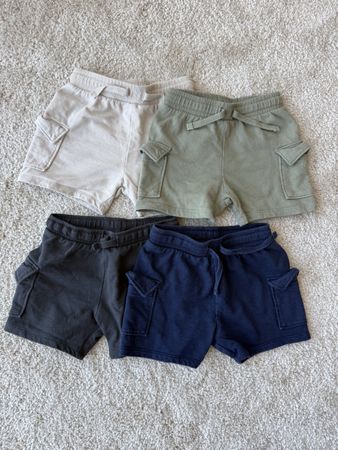 16 Shorts für Junge - Grösse 80